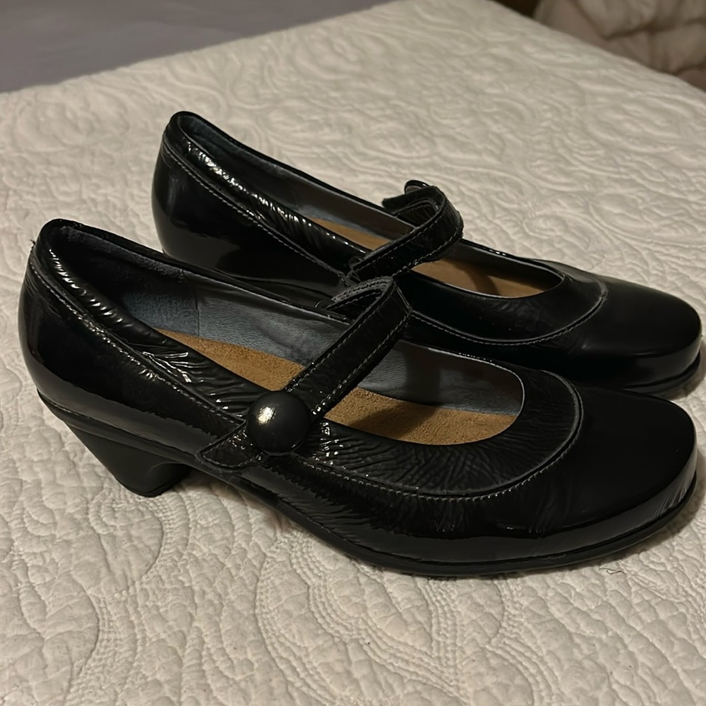 Naots size 39